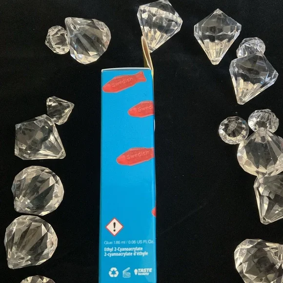 Icing vegan press on nails - Picture 4 of 4